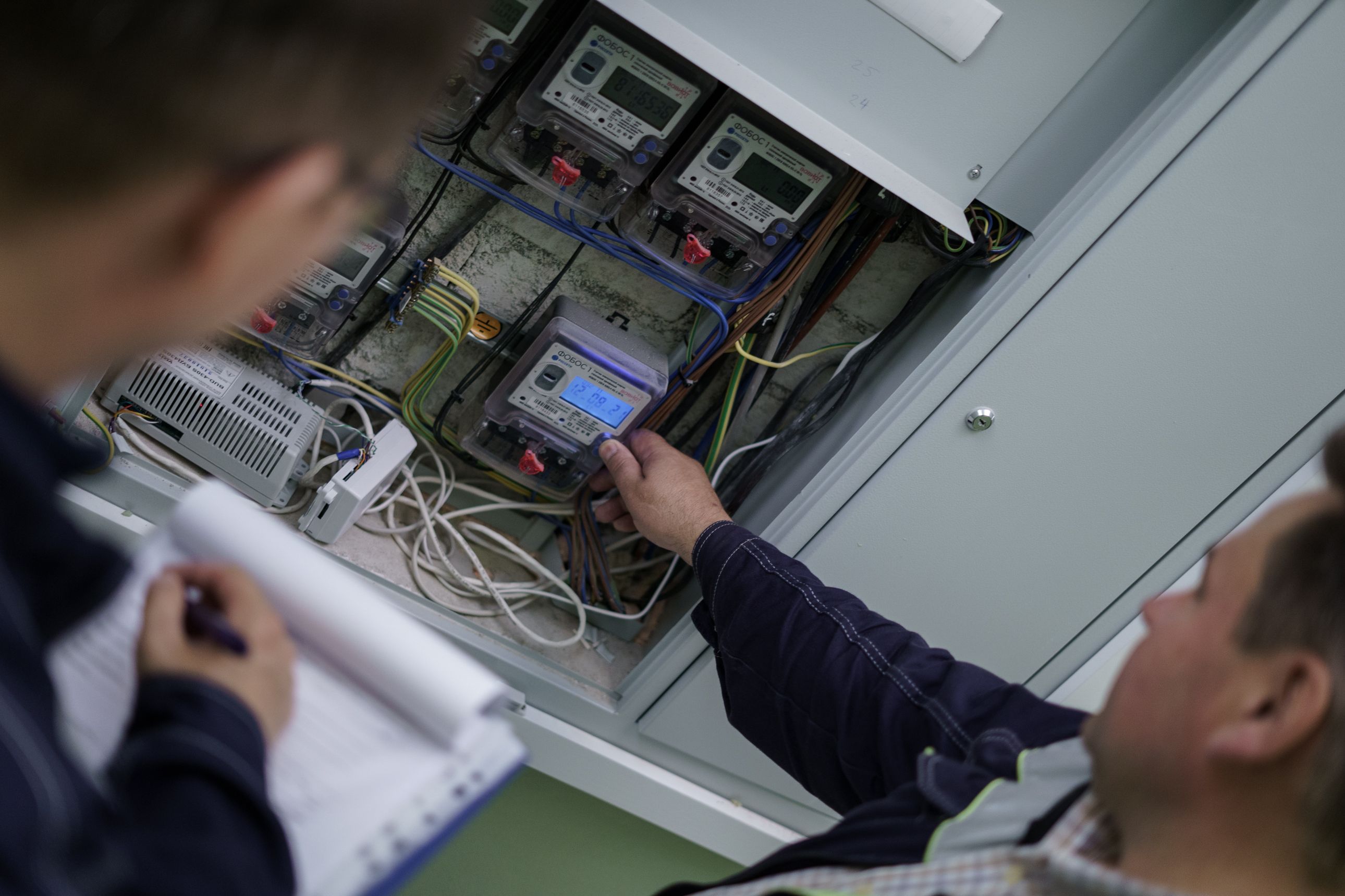 В феврале «Россети Янтарь Энергосбыт» пресекли 17 случаев энерговоровства почти на 25 тысяч рублей